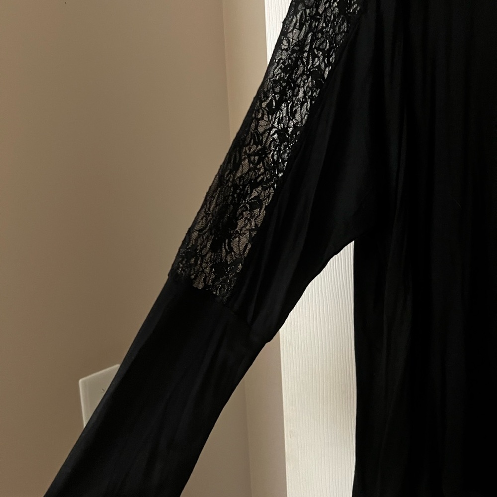Queen of Darkness Hi-Lo Lace Dolman Top - Size 2X - Picture 2 of 4